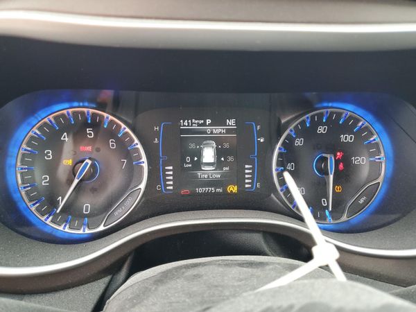 2022 CHRYSLER VOYAGER