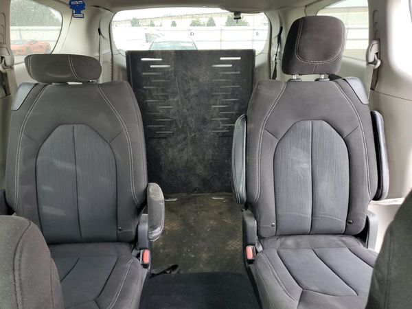 2022 CHRYSLER VOYAGER