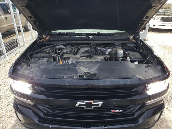 2018 CHEVROLET SILVERADO LTZ — Engine bay