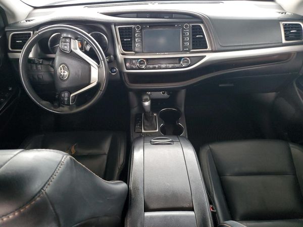 2016 TOYOTA HIGHLANDER
