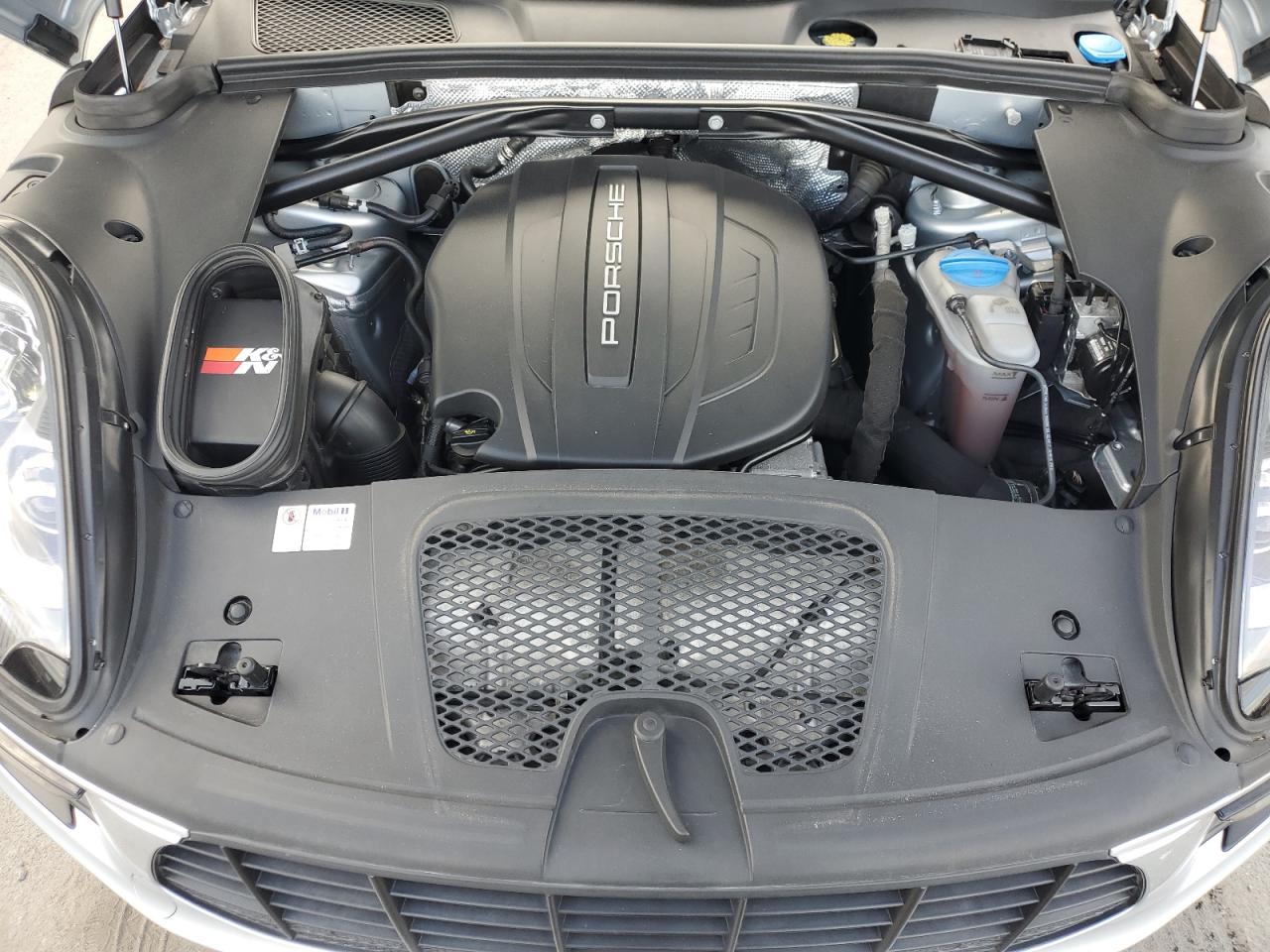 2017 PORSCHE MACAN