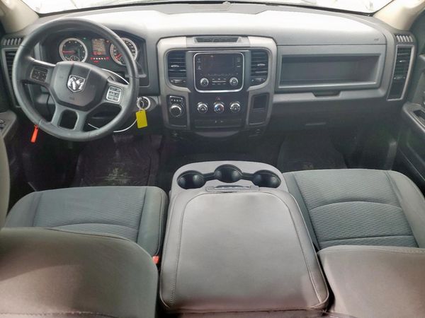 2014 RAM 1500 ST CREW CAB 4X2