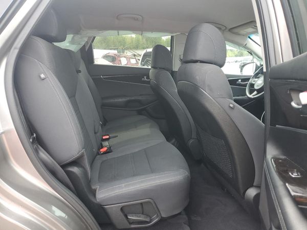 2017 KIA SORENTO L, LX