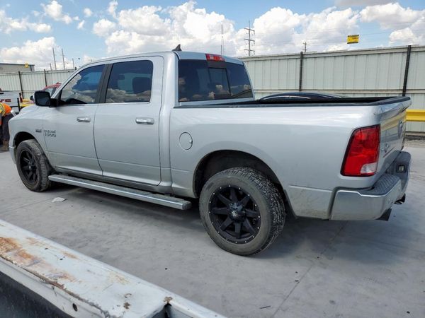 2017 RAM 1500 SLT CREW CAB 4X4