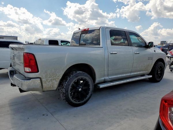 2017 RAM 1500 SLT CREW CAB 4X4