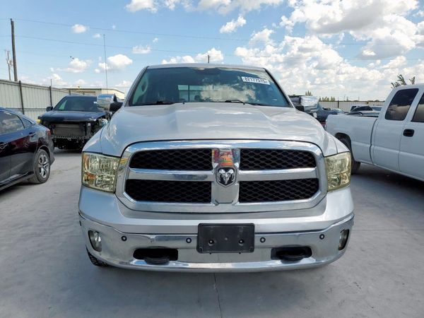 2017 RAM 1500 SLT CREW CAB 4X4