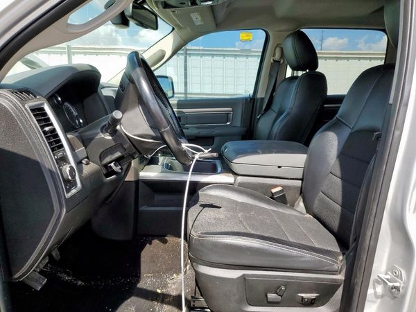 2017 RAM 1500 SLT CREW CAB 4X4