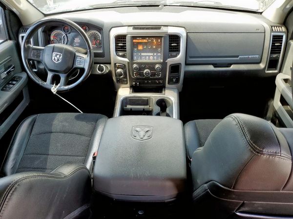 2017 RAM 1500 SLT CREW CAB 4X4