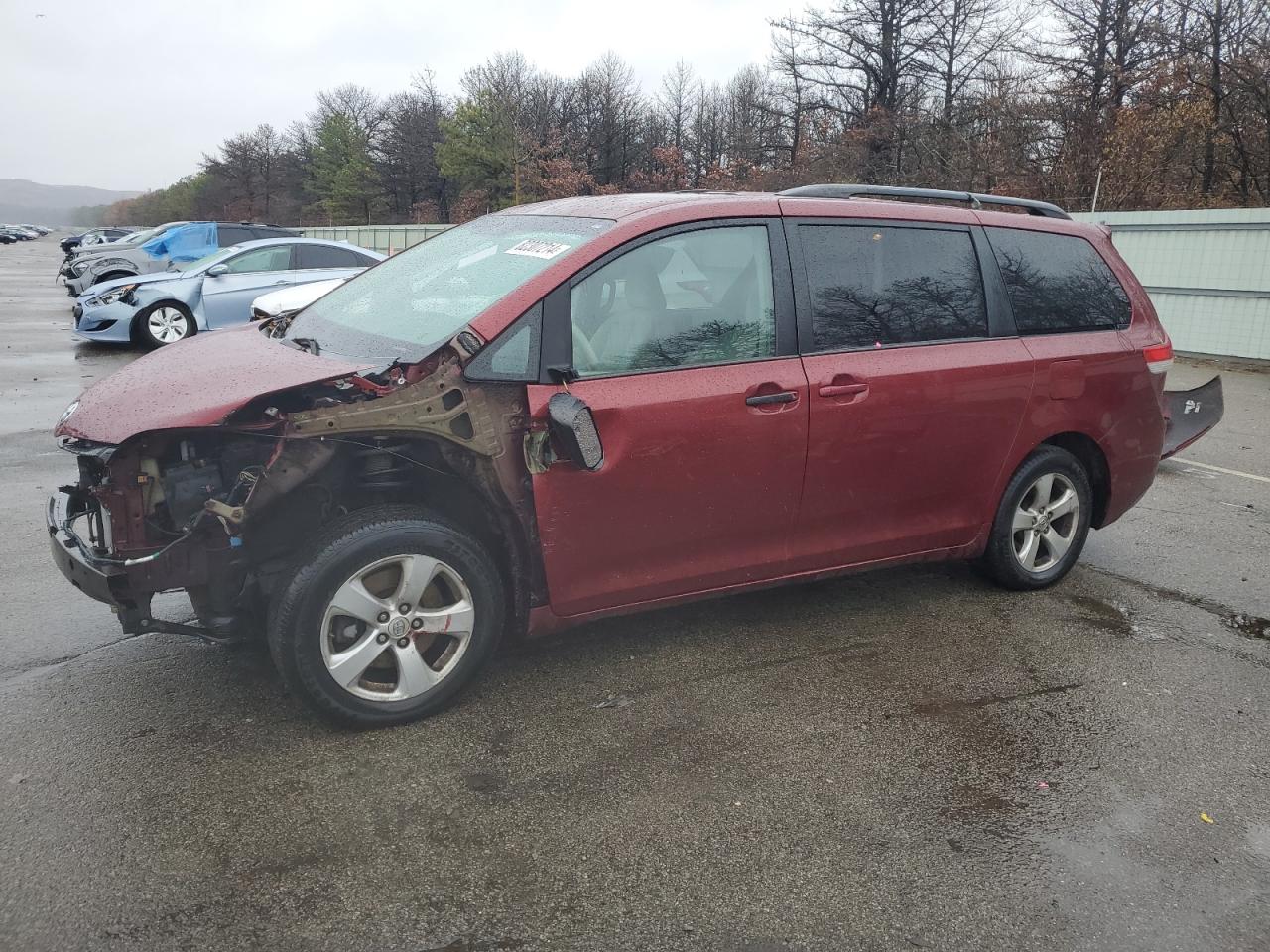 2013 TOYOTA SIENNA