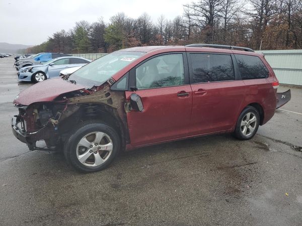 2013 TOYOTA SIENNA