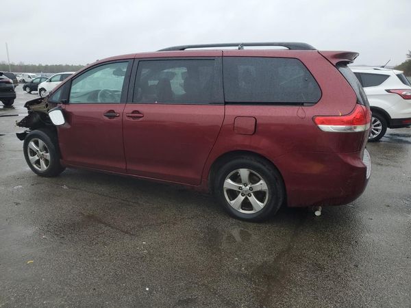 2013 TOYOTA SIENNA