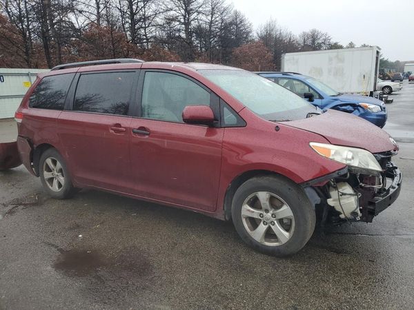 2013 TOYOTA SIENNA