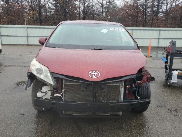 2013 TOYOTA SIENNA