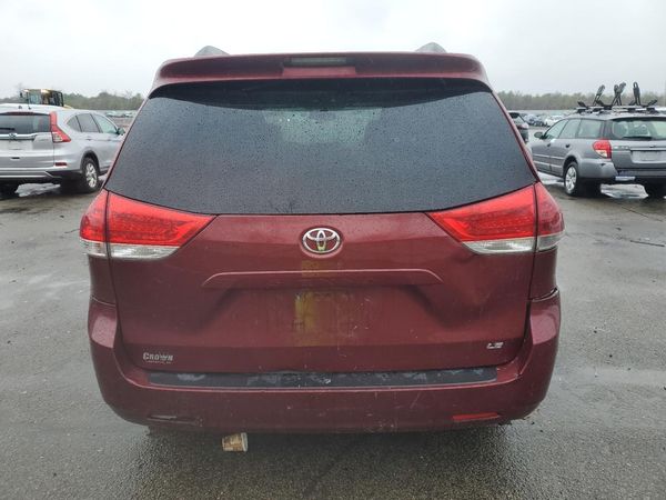 2013 TOYOTA SIENNA