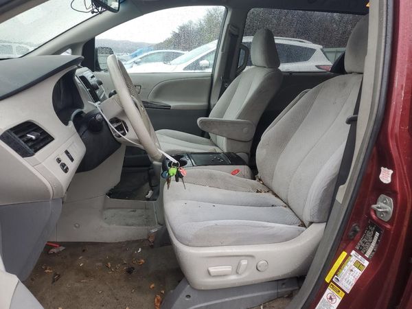 2013 TOYOTA SIENNA