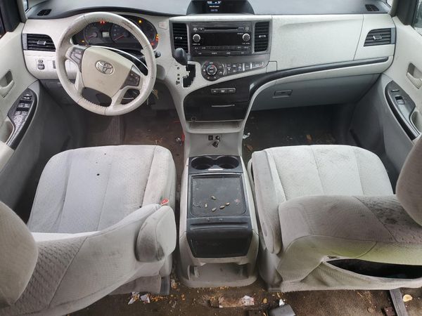 2013 TOYOTA SIENNA