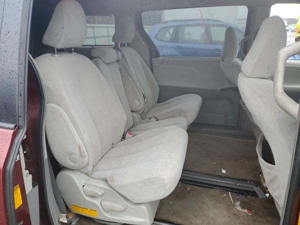 2013 TOYOTA SIENNA