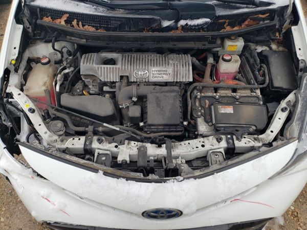 2016 TOYOTA PRIUS