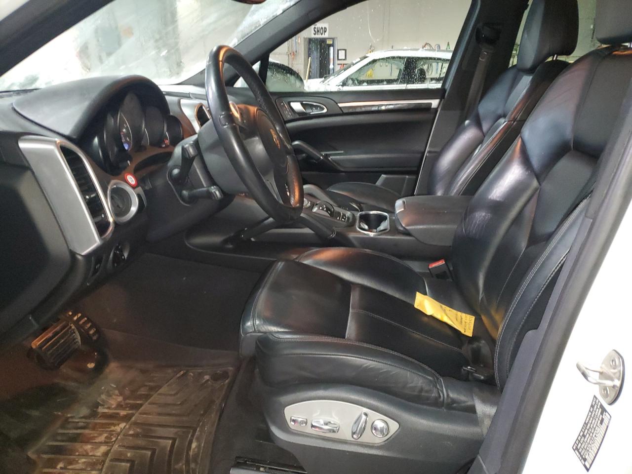 2013 PORSCHE CAYENNE