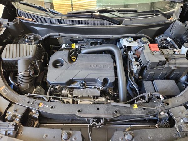 2025 CHEVROLET EQUINOX 1LT — Engine bay