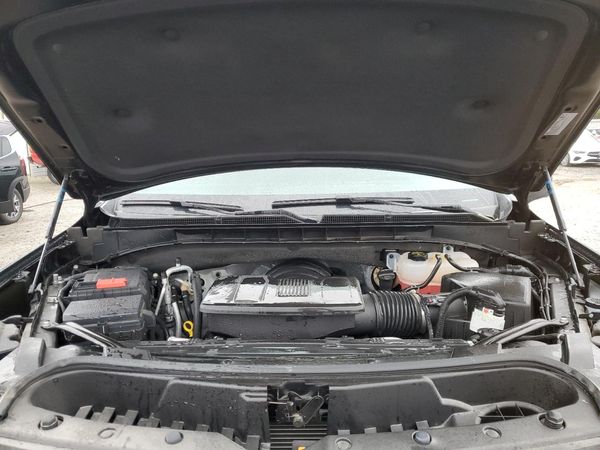 2025 CADILLAC ESCALADE Sport — Engine bay