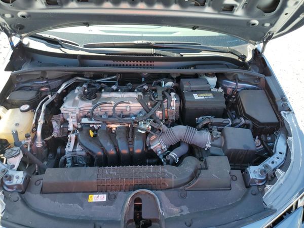 2020 TOYOTA COROLLA LE — Engine bay