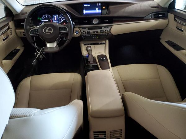 2018 LEXUS ES