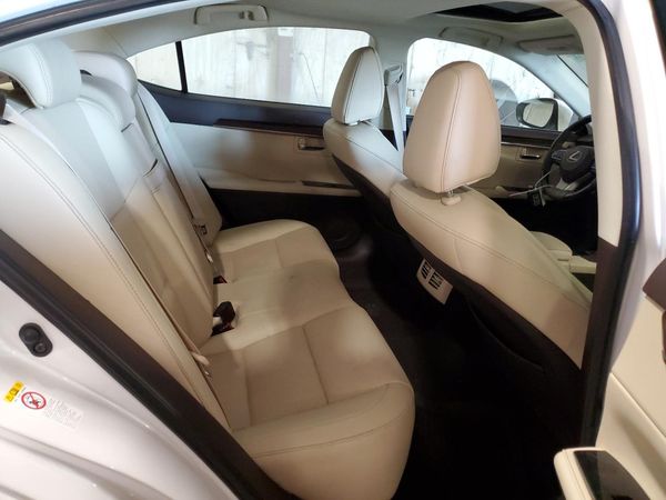2018 LEXUS ES