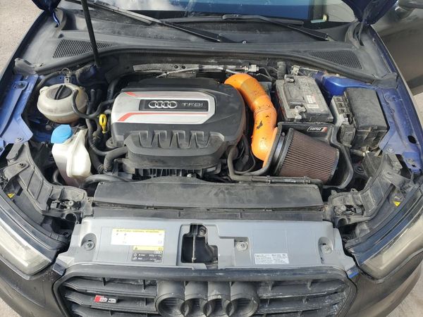 2015 AUDI A3 quattro Prestige — Engine bay