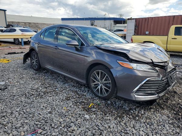 2022 TOYOTA CAMRY XLE — Passenger 3/4