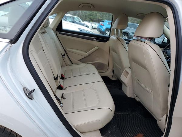 2017 VOLKSWAGEN PASSAT