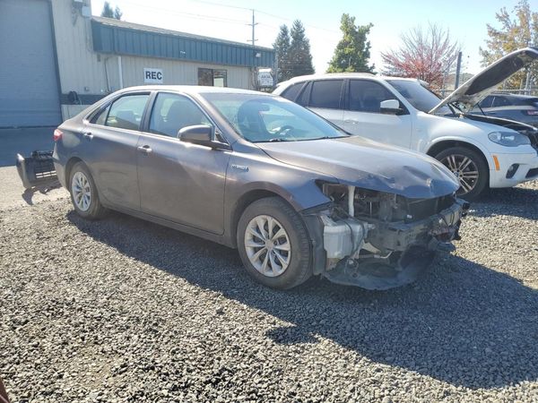 2016 TOYOTA CAMRY Hybrid — Passenger 3/4