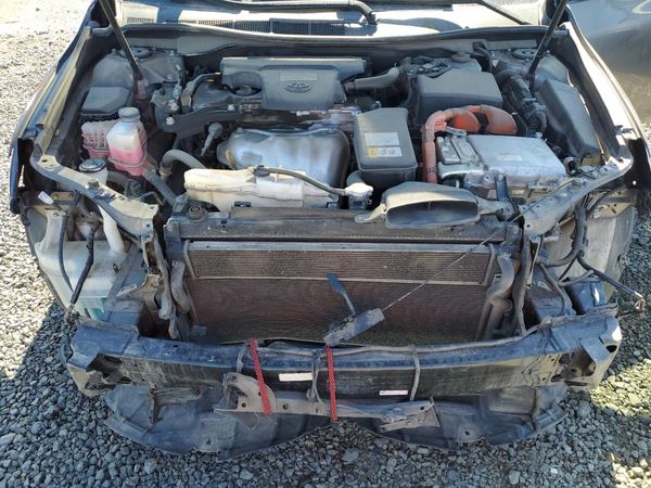 2016 TOYOTA CAMRY Hybrid — Engine bay