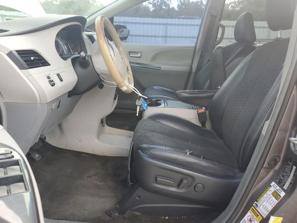 2012 TOYOTA SIENNA