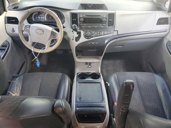2012 TOYOTA SIENNA