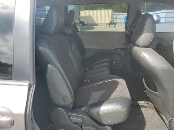 2012 TOYOTA SIENNA
