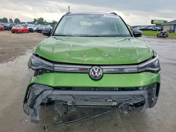 2025 VOLKSWAGEN TAOS 4Motion SE Black