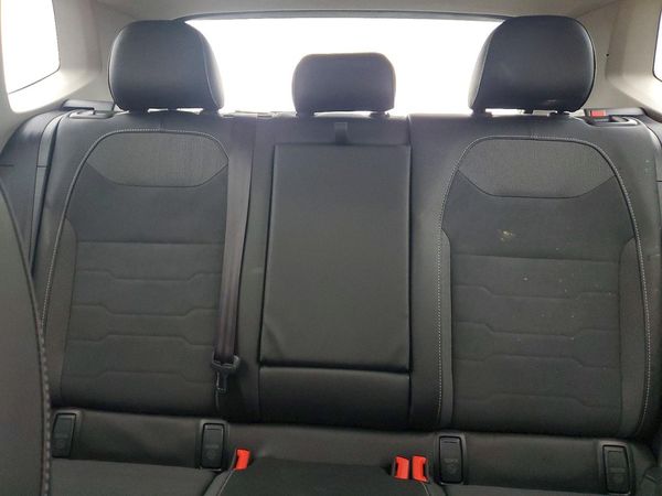 2025 VOLKSWAGEN TAOS 4Motion SE Black