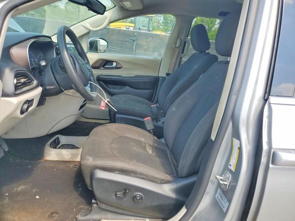 2017 CHRYSLER PACIFICA Touring — DENT