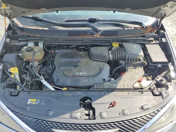 2017 CHRYSLER PACIFICA Touring — Engine bay