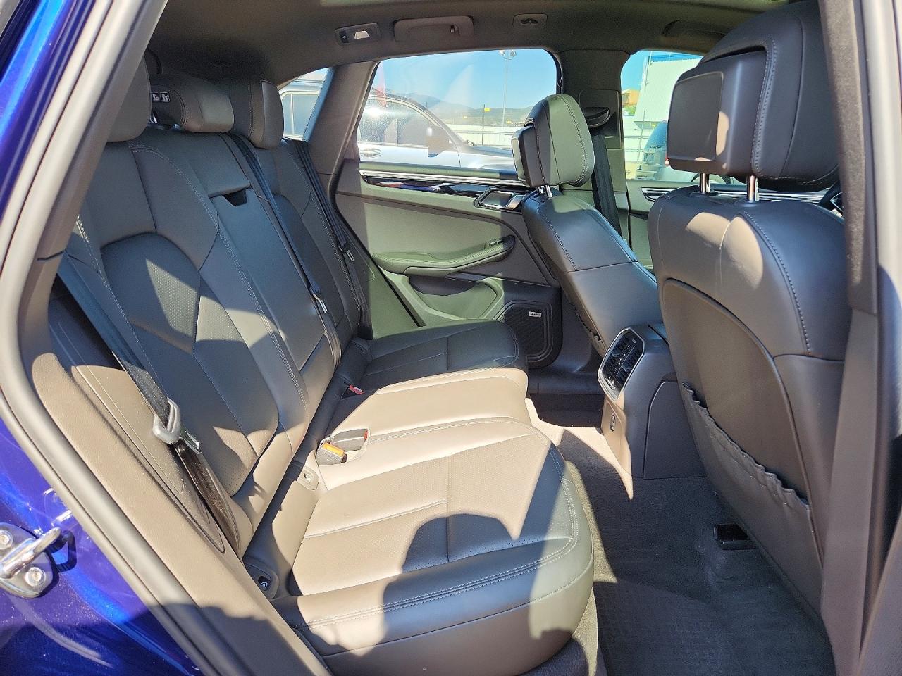 2022 PORSCHE MACAN