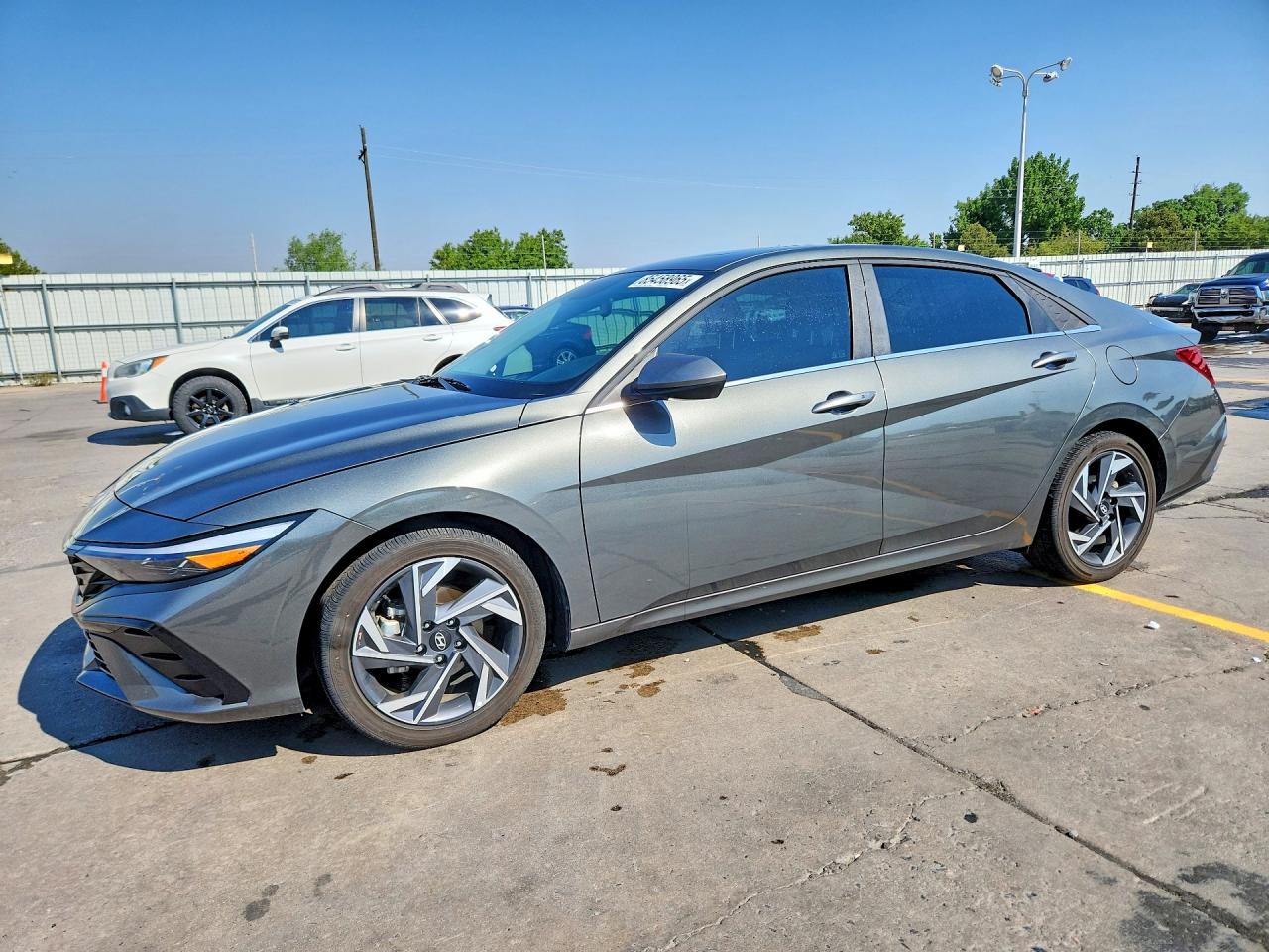 2025 HYUNDAI ELANTRA SEL Convenience — Front 3/4
