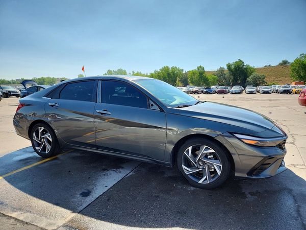 2025 HYUNDAI ELANTRA SEL Convenience — Passenger 3/4