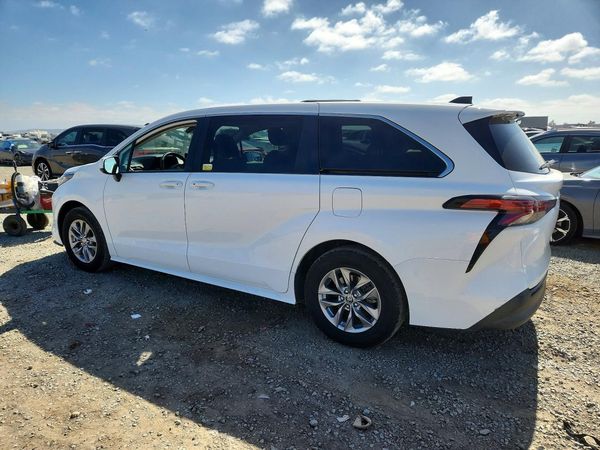 2022 TOYOTA SIENNA LE