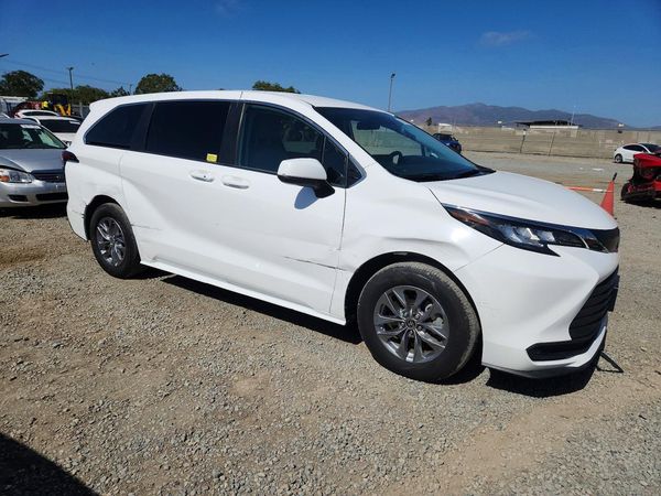 2022 TOYOTA SIENNA LE