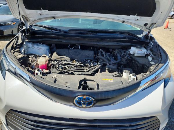 2022 TOYOTA SIENNA LE