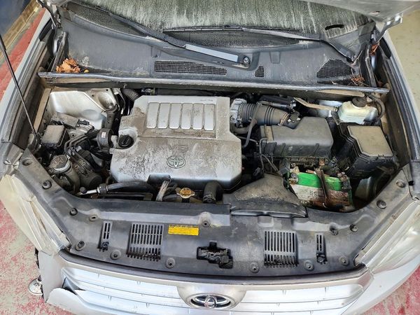2012 TOYOTA HIGHLANDER Base/Hybrid — Engine bay