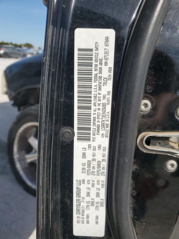 2014 RAM 1500 ST — VINS