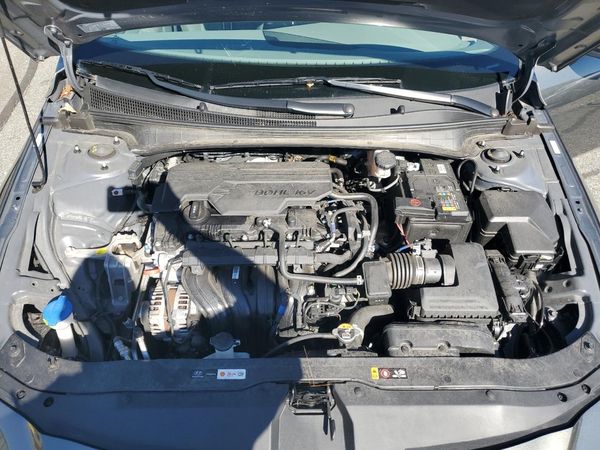 2024 HYUNDAI ELANTRA SEL w/ Convenience Pkg — Engine bay