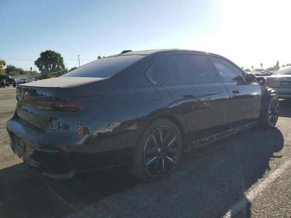 2025 BMW 740